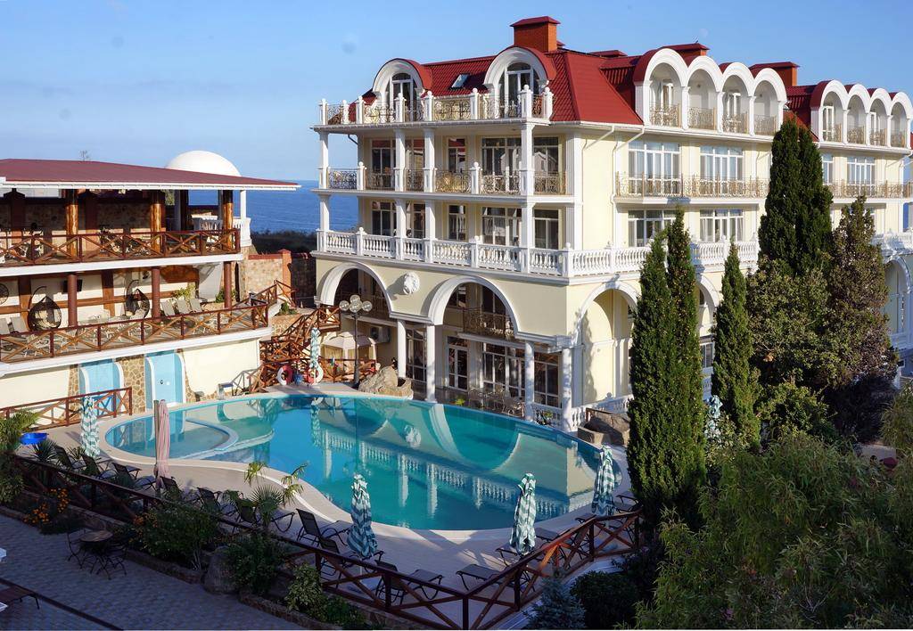 Отель «Александрия» 4* в Крыму