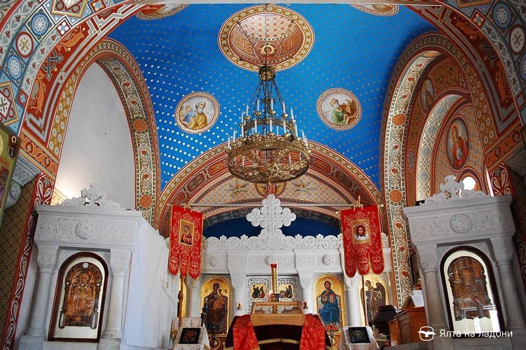Крестовоздвиженская церковь при Ливадийском дворце, Крым