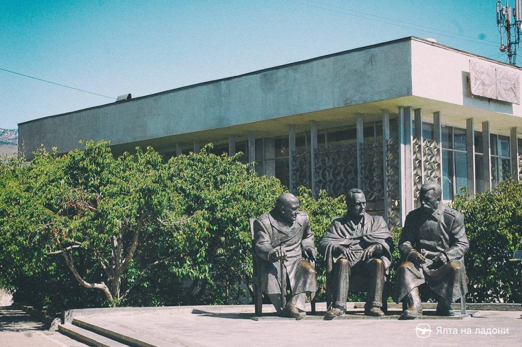 Памятник Сталину, Черчиллю и Рузвельту в Ялте, Ливадия, Крым