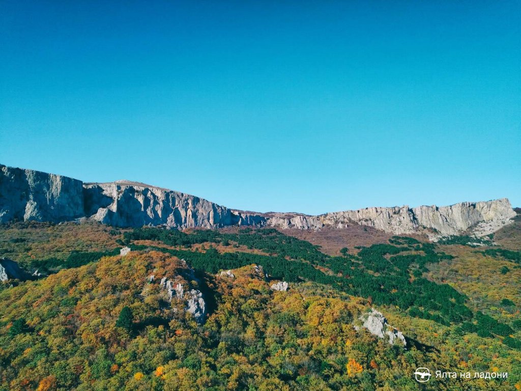Гора Спирады и перевал Миессис-Богаз на плато Ай-Петри в Крыму