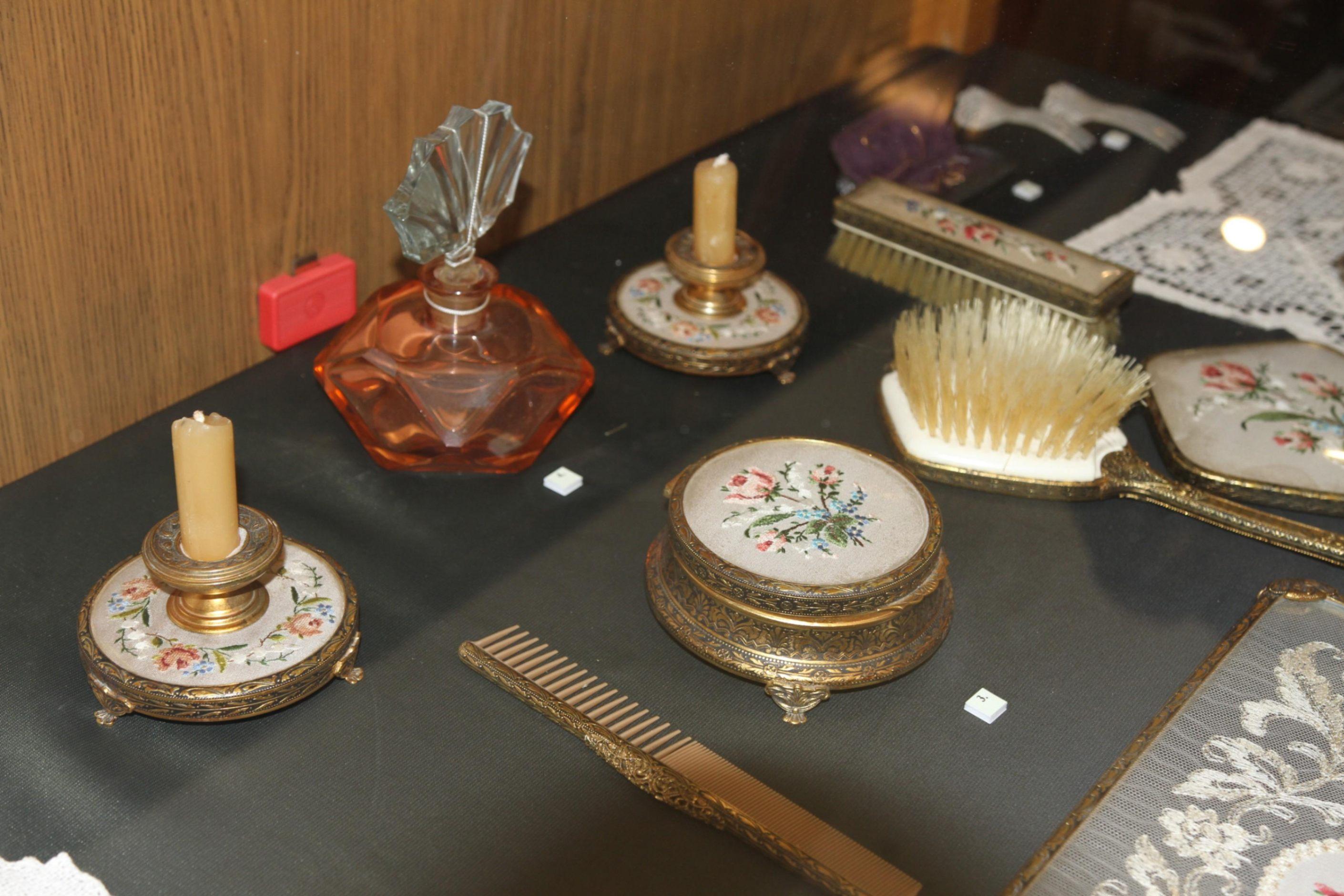 Выставка «Под шепот волн и шелест дамских платьев» (Курортный мир Ялты в начале ХХ века) в Ялте