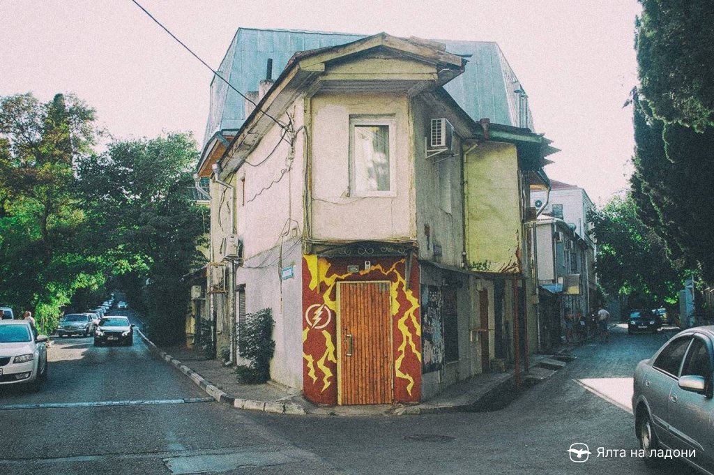 Дом на углу Севастопольской и Заречной в Ялте