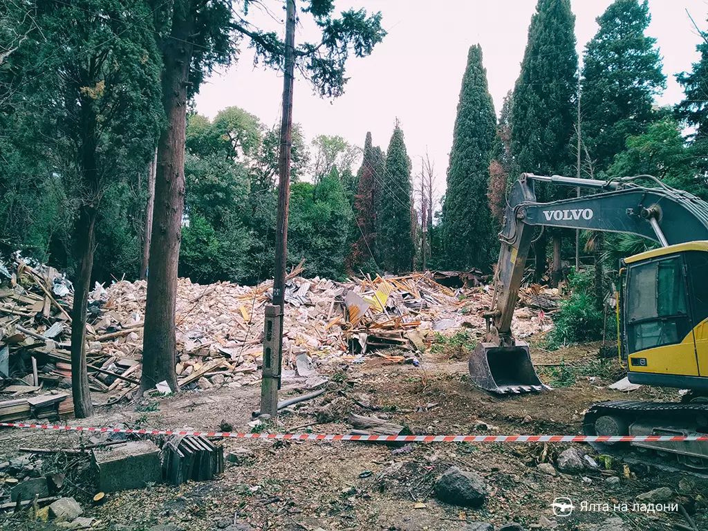 Уничтожение усадьбы Меллер-Закомельских, Крым