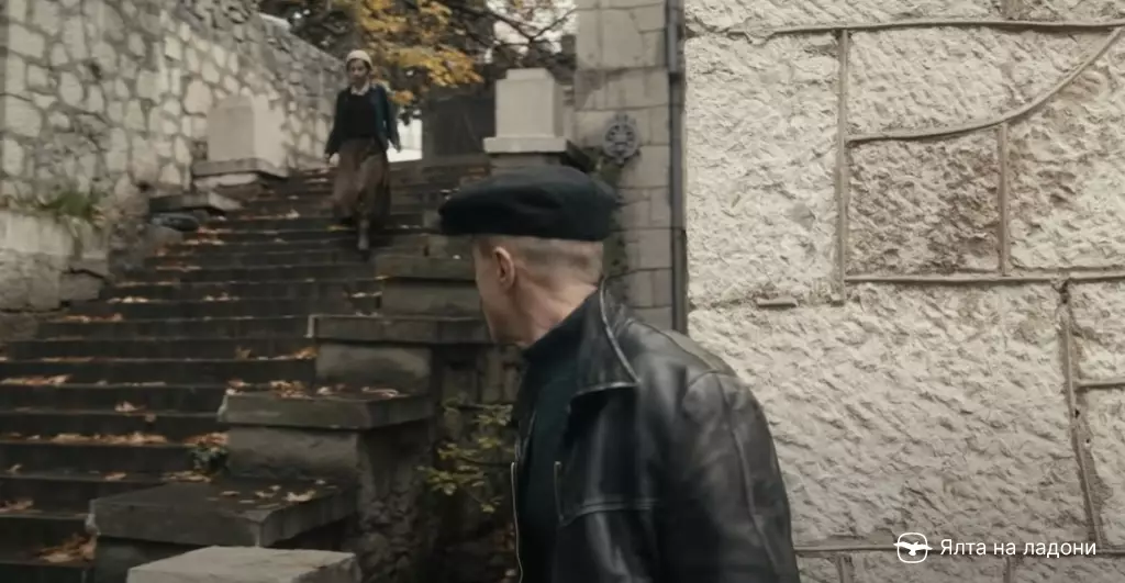 Лестница у дачи Смуровой в Алупке в сериале «Гетеры майора Соколова»