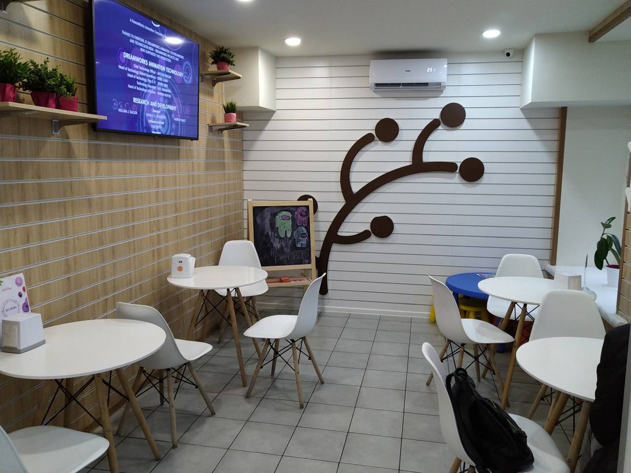 Интерьер кафе «Медоборы» на улице Морская в Ялте