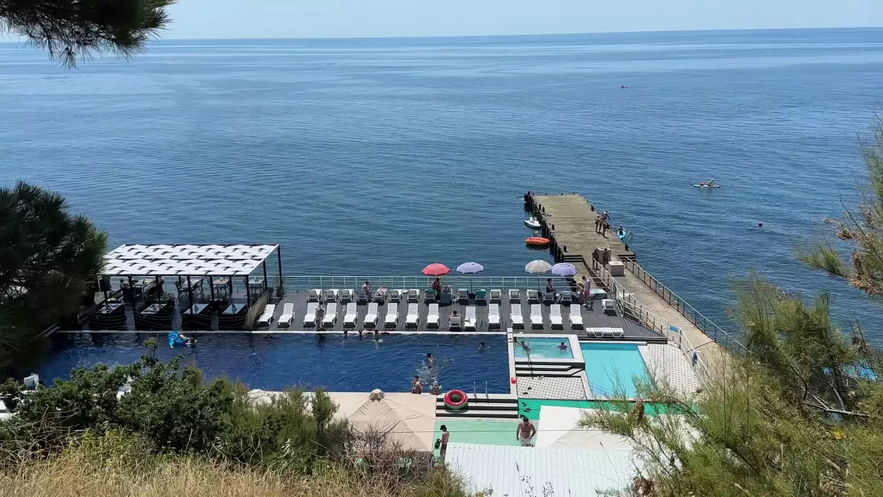 Пляж комплекса «Респект холл» в Крыму