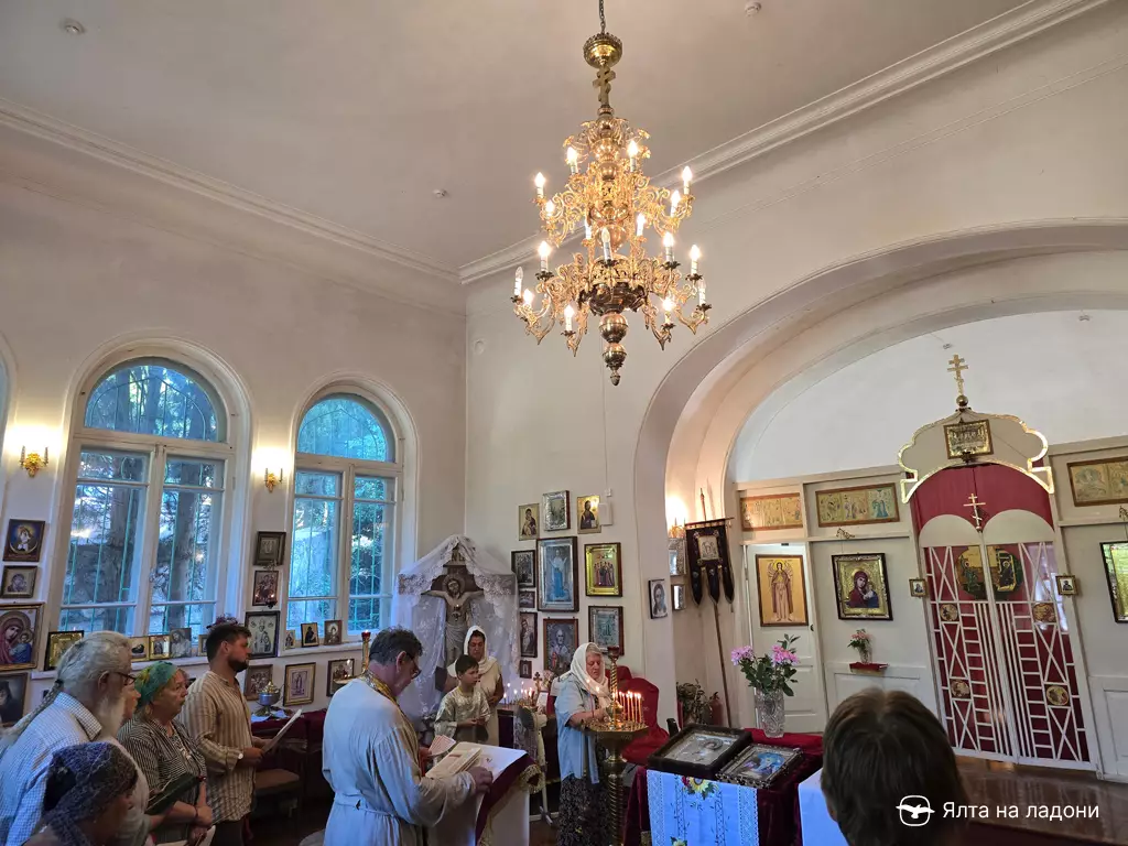 Пантелеимоновская церковь в санатории Боброва, Алупка