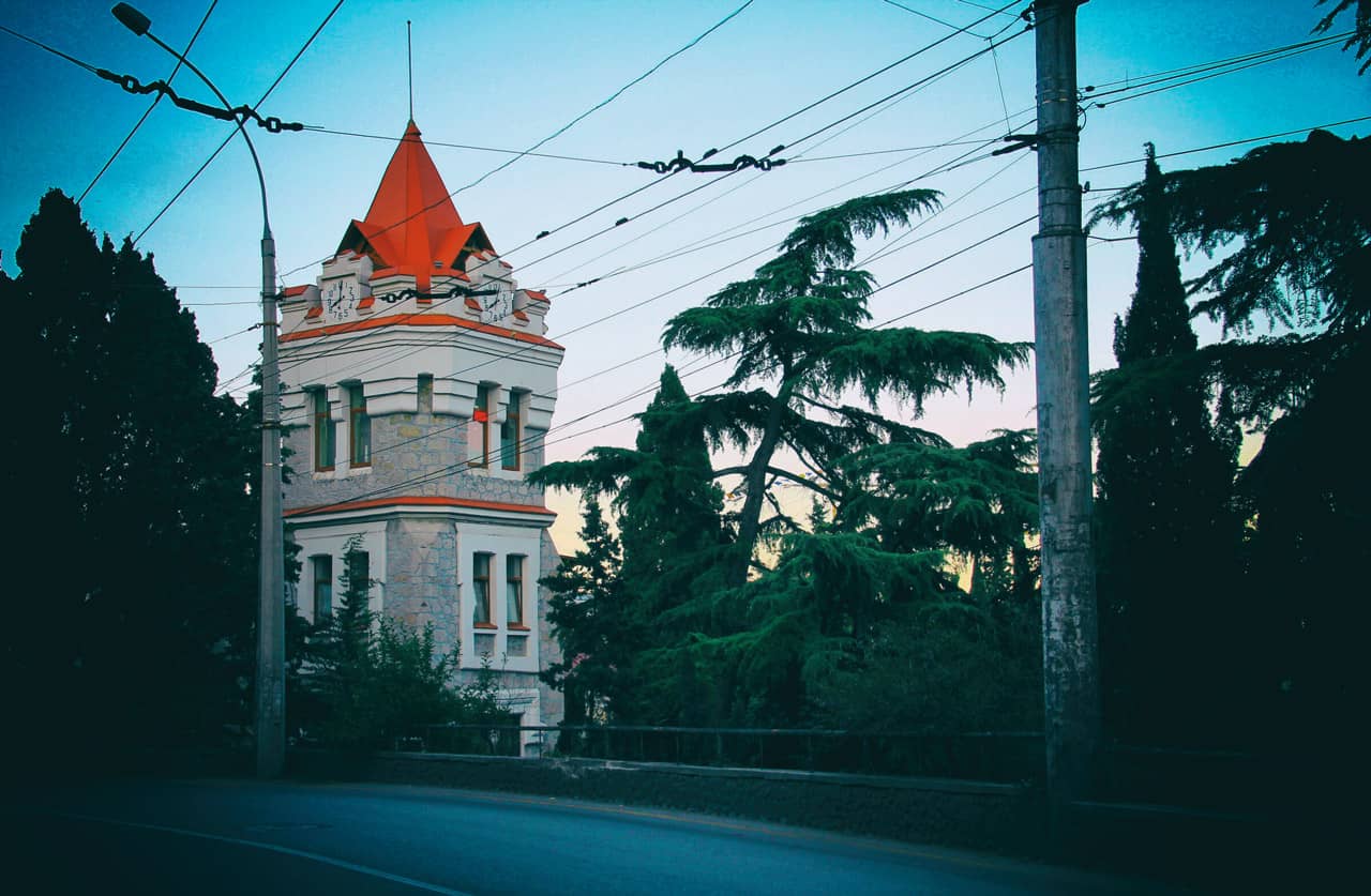 Башня с часами в Крыму