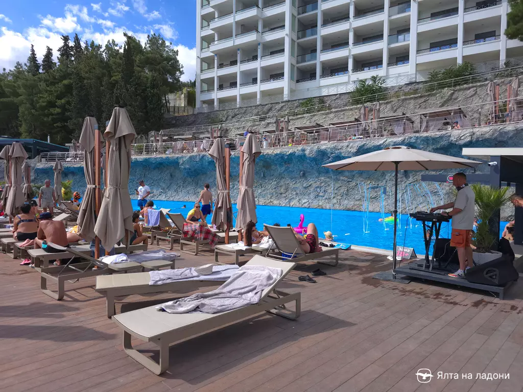 Бассейн Скай бич в Ялте, Крым