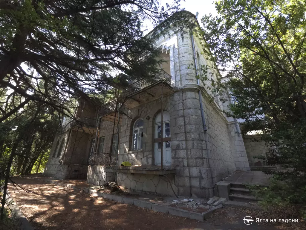 Дача Баулина в Алупке, санаторий Гохбаума и впоследствии Солнечный