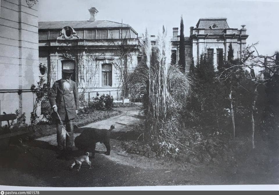Бертье-Делагард у своего дома в Ялте
