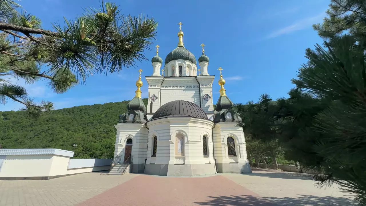 Церковь над Форосом в Крыму
