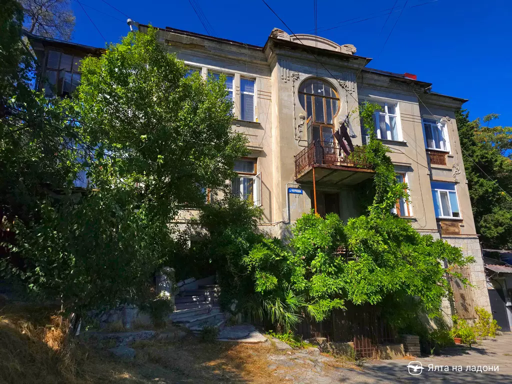 Вилла Серые дрозды в Ялте, улица Чернова, 27