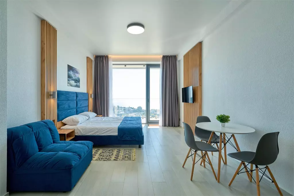 Апартаменты с видом на море и балконом в гостевом доме МореЯлта в Крыму