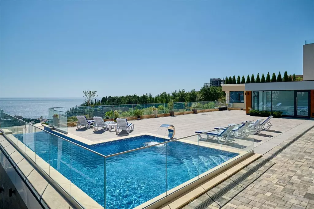 Бассейн виллы МореЯлта в Крыму, улица Войкова, 69