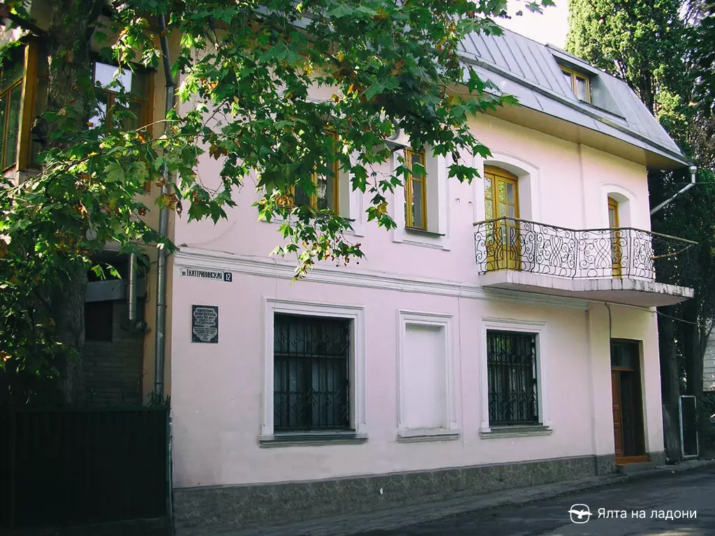 Дом Ольги Шмаковой на улице Екатерининской, Ялта