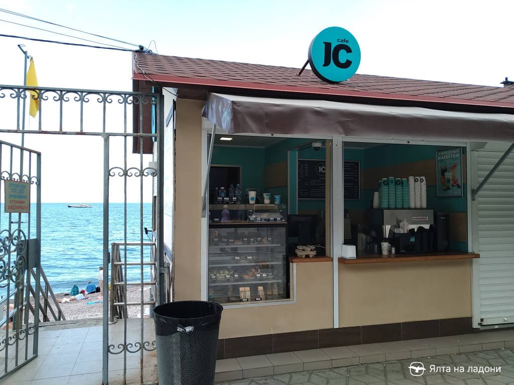 Кофейня «Just Cafe» на набережной Пушкина в Крыму