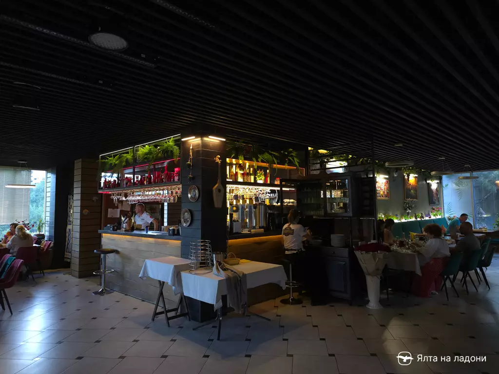 Хинкальная Важбатони у Конфетти в Ялте, улица Кирова, 150А