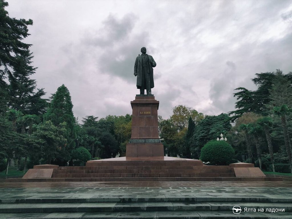 Памятник Ленину в Ялте