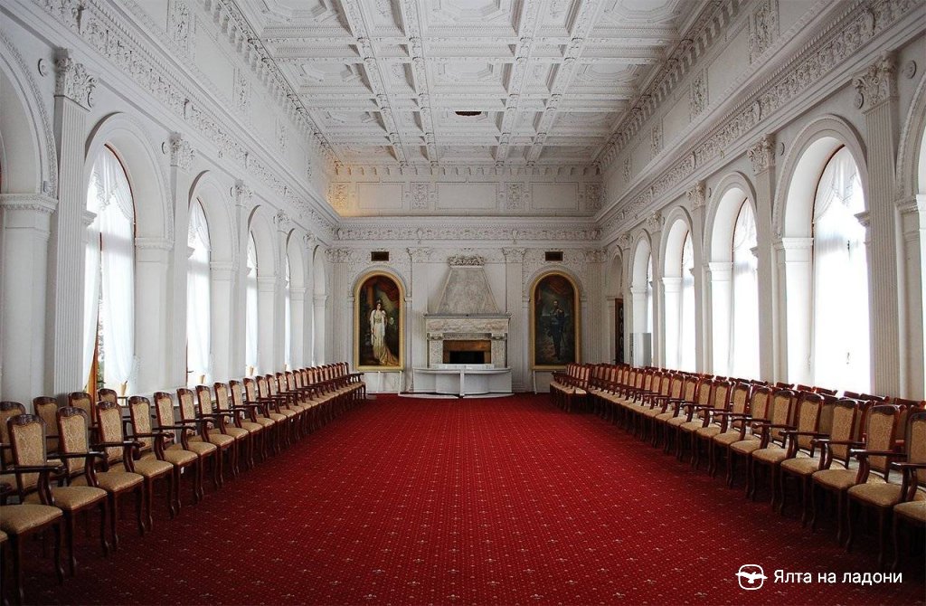Зал Ливадийского дворца в Крыму