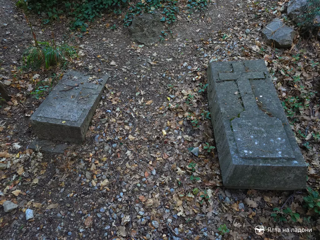 Старое мисхорское кладбище в Крыму