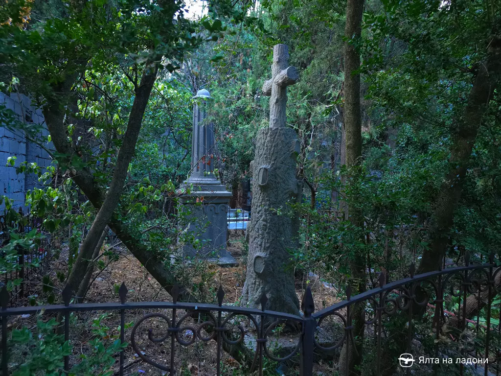 Старое графское кладбище в Мисхоре