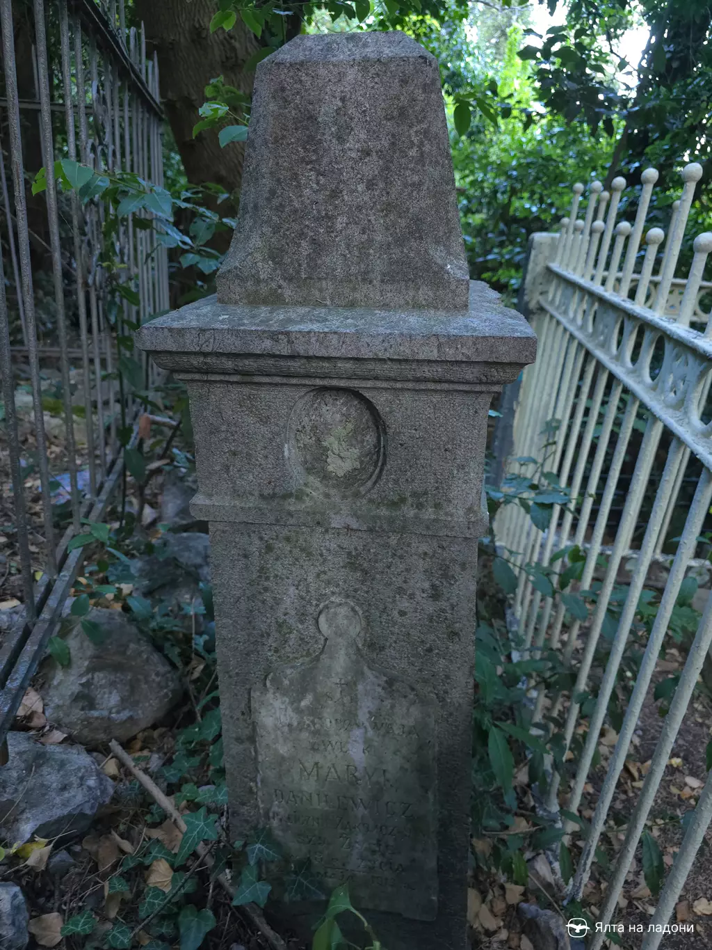 Старое мисхорское кладбище в Крыму