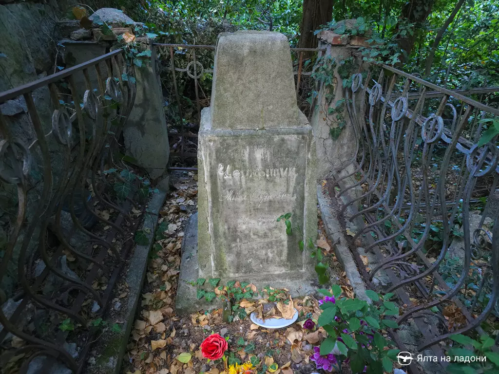 Старое мисхорское кладбище в Крыму