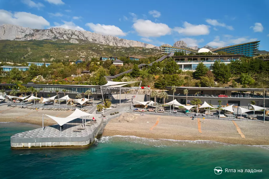 Пляж отеля «Mriya Resort & Spa» в Крыму