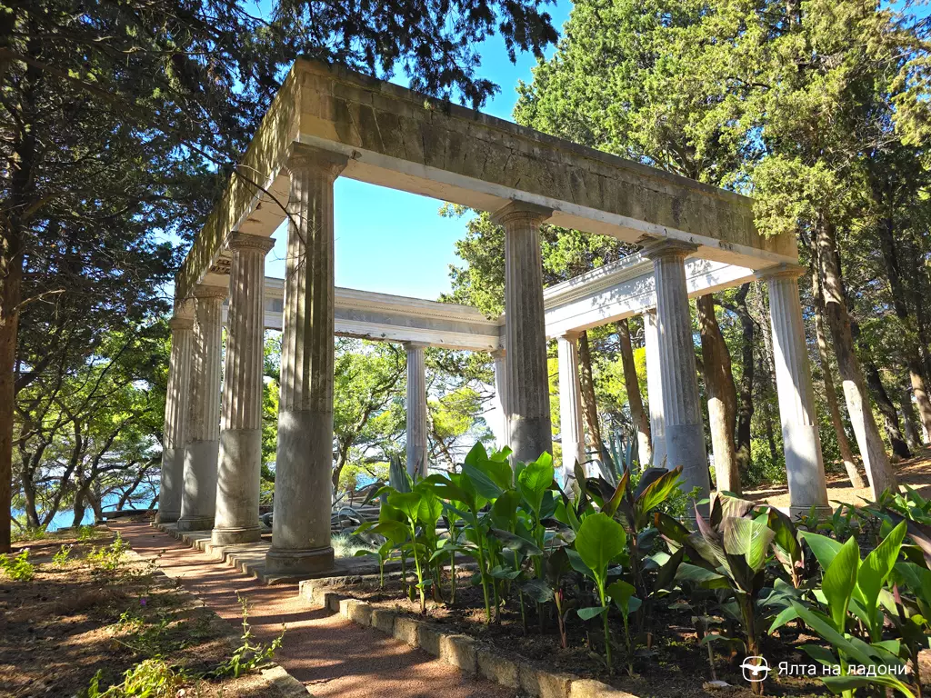 Дворец Харакс в Крыму