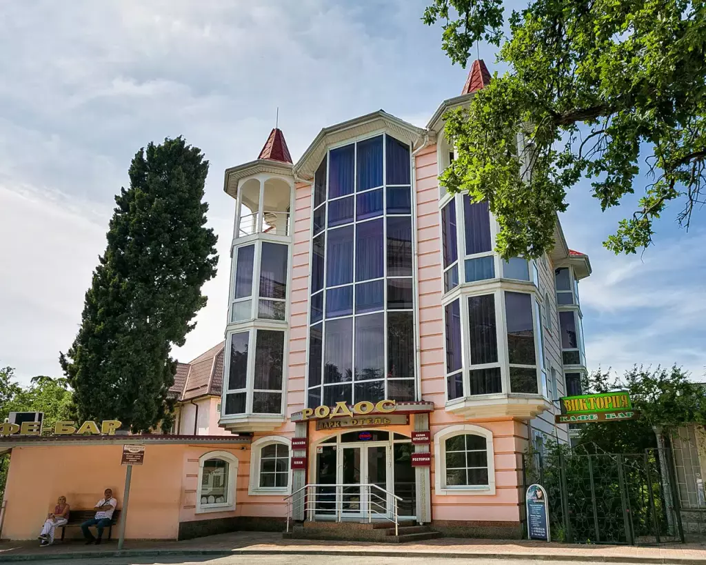 Парк-отель «Родос» в Крыму