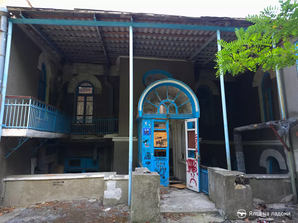 Санаторий доктора Гохбаума в Алупке, северный фасад