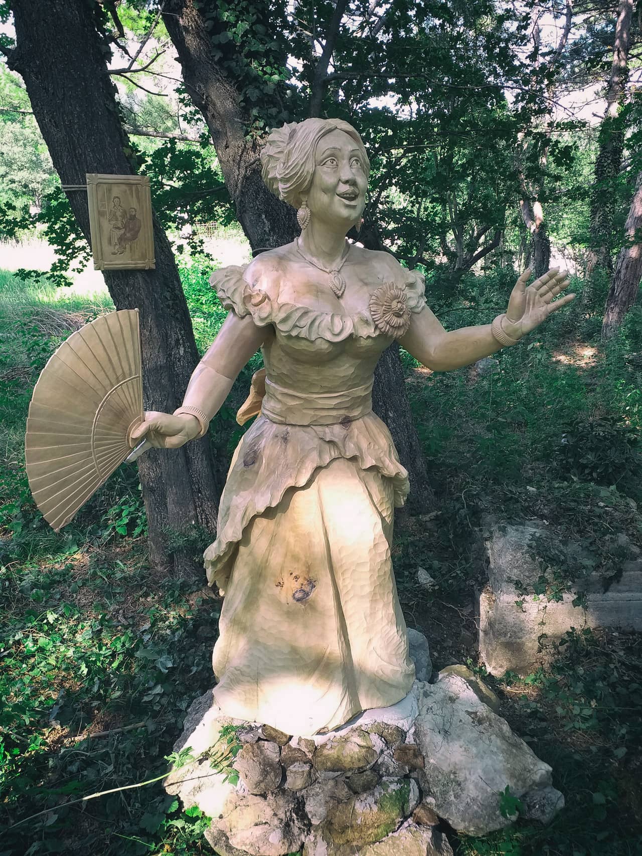 Парк деревянных скульптур «Вишнёвый сад. Возрождение» в Крыму