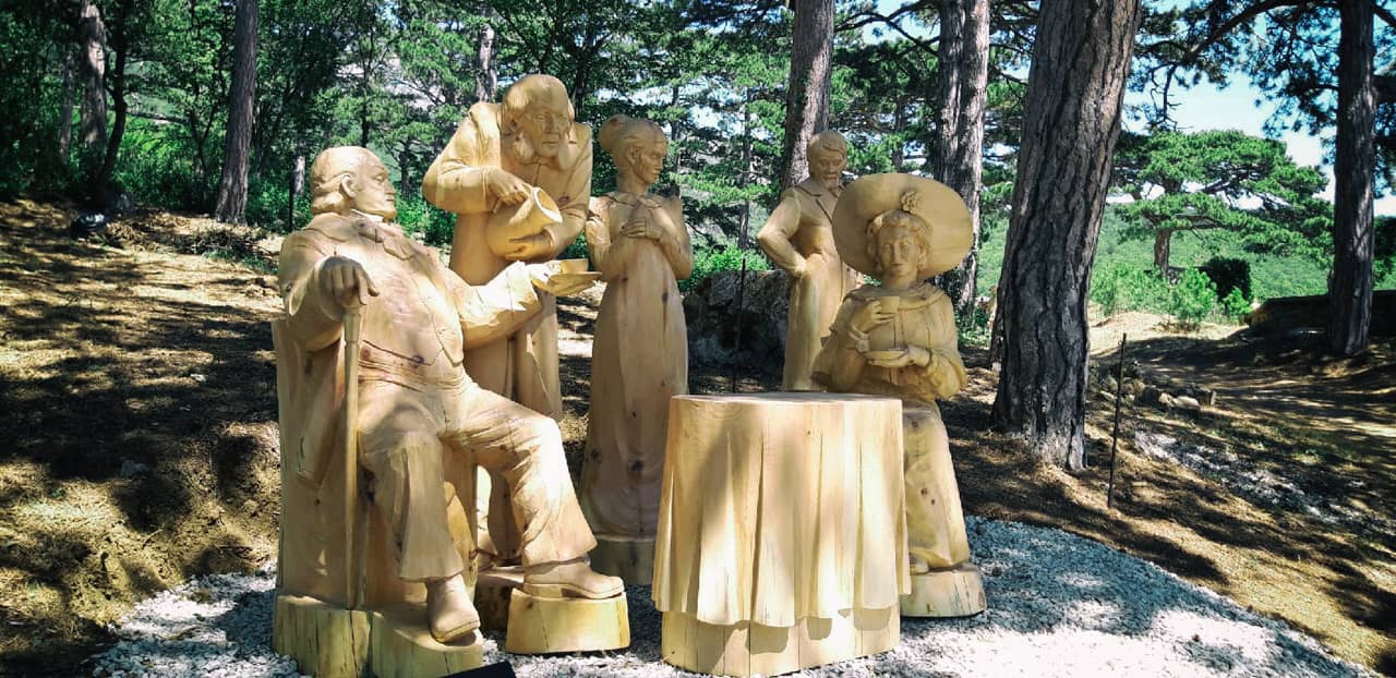 Парк деревянных скульптур Вишневый сад. Возрождение в Крыму
