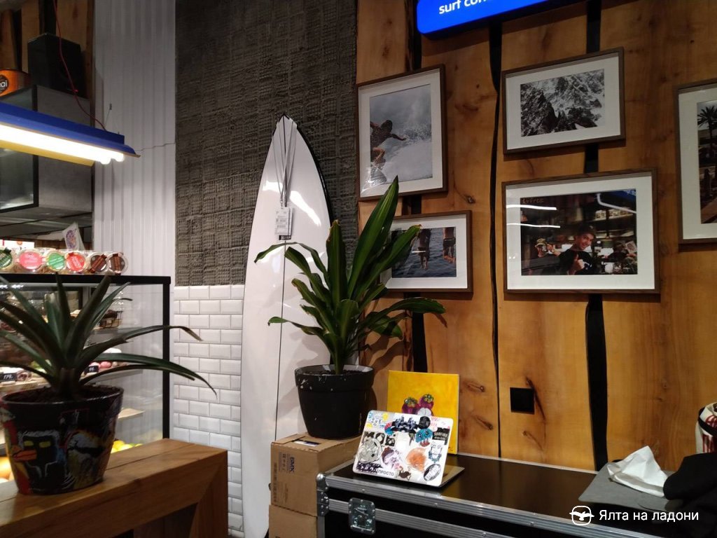 Кофейня «Surf Coffee» в центре Ялты