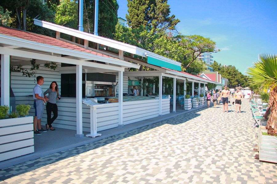 Пляж-кафе «Ракушка-Мидяйка» в Крыму