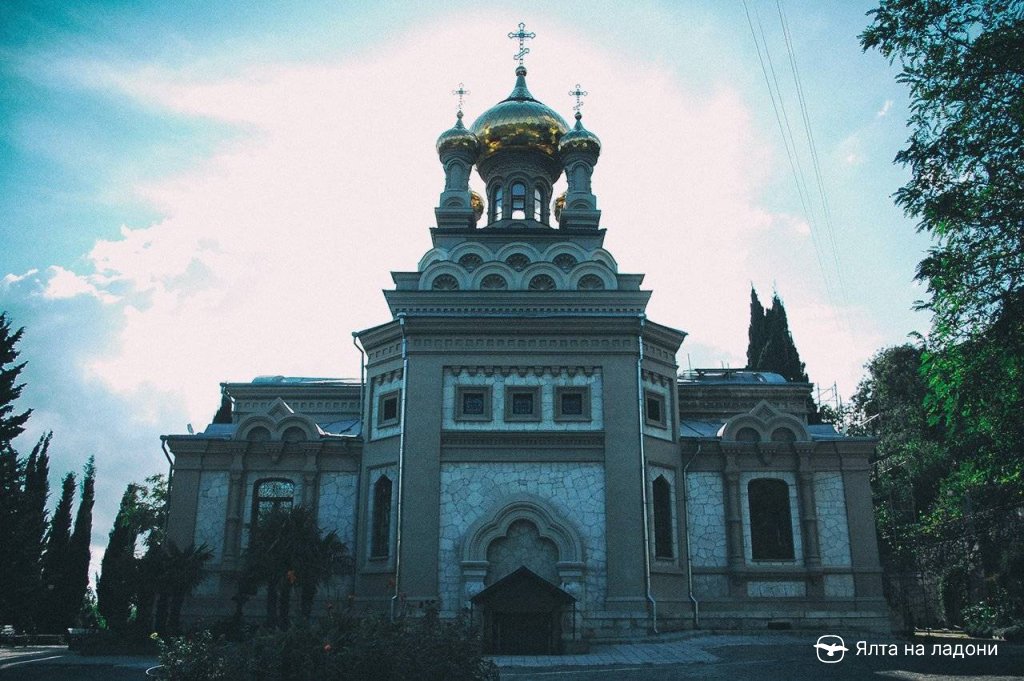 Церковь Архангела Михаила в Алупке