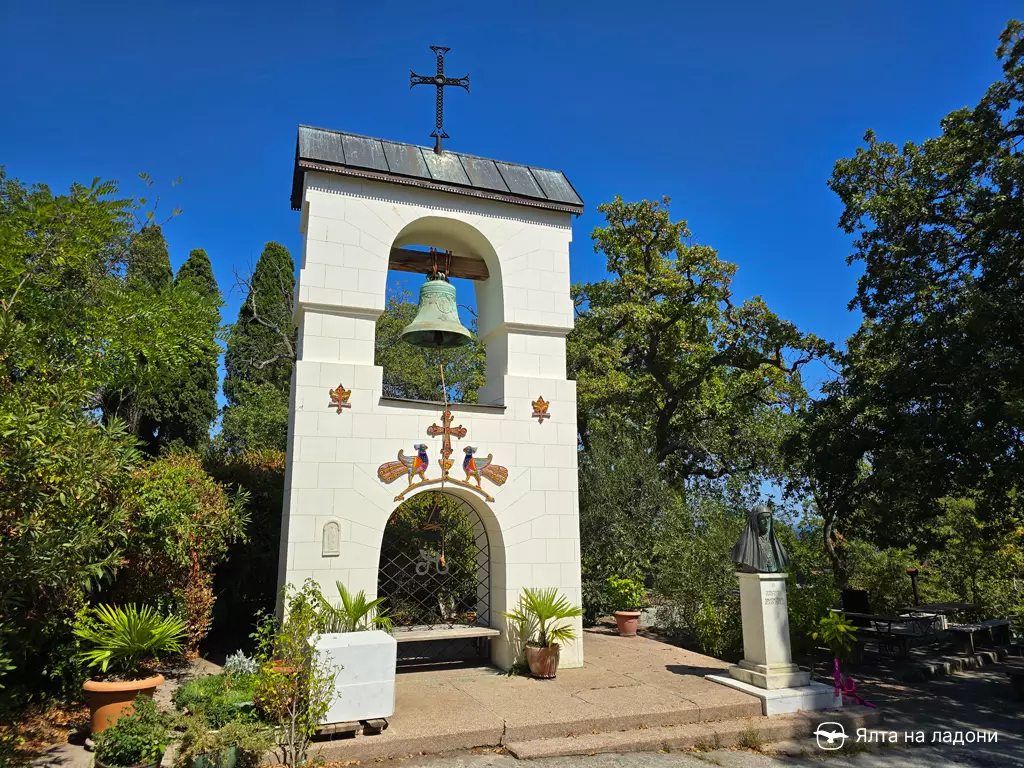 Звонница Покровской церкви в Ореанде