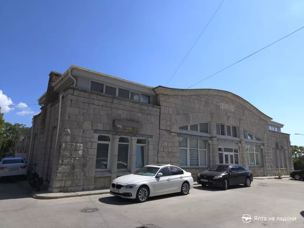 Царский гараж в Крыму
