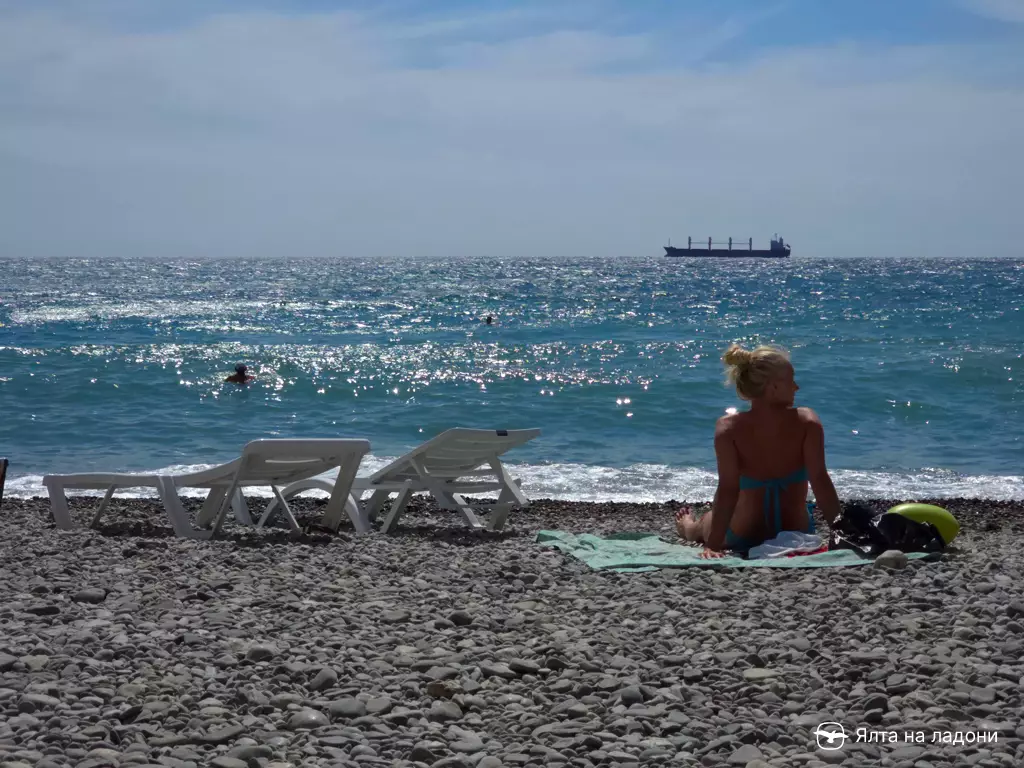 Пляж яхт-клуба в Крыму