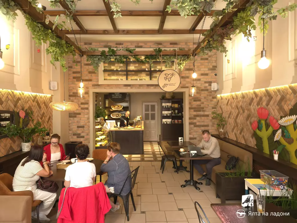 Кофейня Зерна в Ялте, на Морской, 8