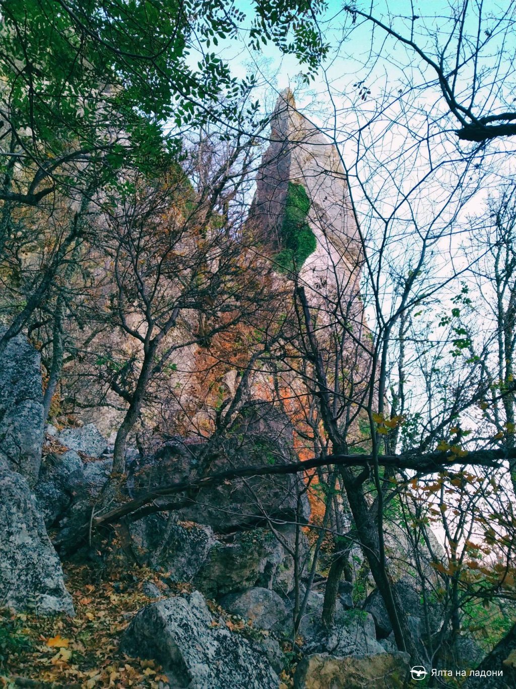 Каменный клык у перевала Миесис-Богаз