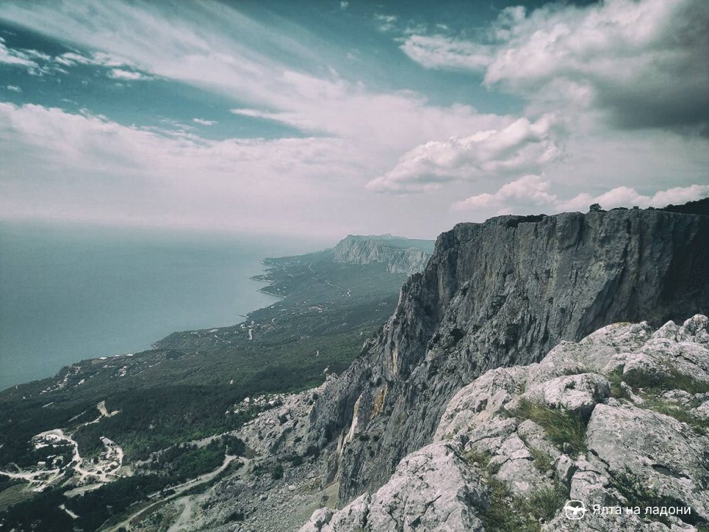 Вид с горы Треугольник на черноморское побережье Южного берега Крыма