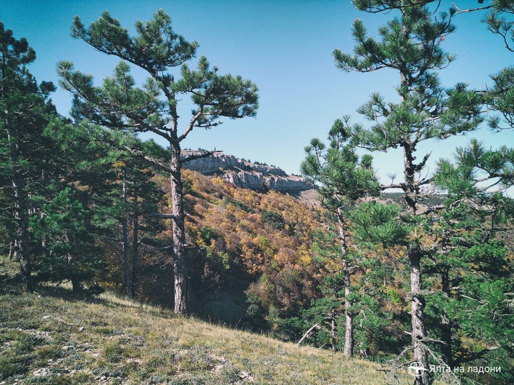 Вид на Йерах-Хюль с узенбашской тропы